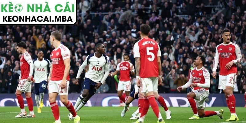 Tottenham vs Arsenal: Mưa bàn thắng rực lửa, Gyokeres cùng Eze chiếm trọn spotlight 2 Thế trận áp đảo của Arsenal và bàn mở tỷ số của Eze