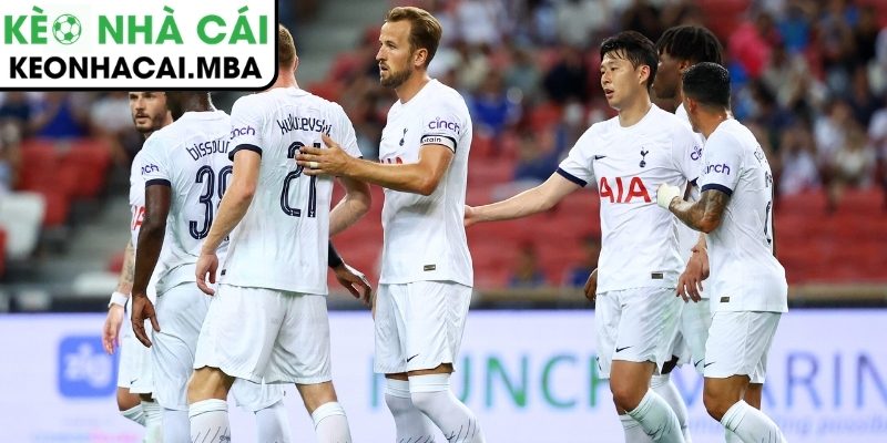 West Ham - Wolves: Hai cú đúp định đoạt cục diện, Tottenham lún sâu khủng hoảng 4 Tottenham lún sâu khủng hoảng và cuộc đua trụ hạng khốc liệt